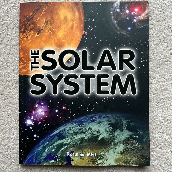 Scholastic- The Solar System Book - Picture 1 of 10